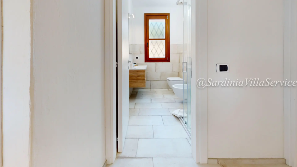 Villa-Lilium-Sardinia-Villa-Service-Bathroom 1